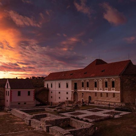 István Király Szálló Pécsvárad Kültér fotó